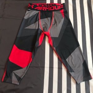 Under Armour Youth Sz Small Fitted Heat Gear 15 inch inseam Tights Red/Black